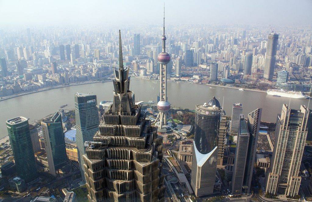 Vista do World Financial Center Observatory, em Shangai, China: Torre Jin Mao, Shanghai IFC, Torre do Banco da China e Torre Oriental Pearl