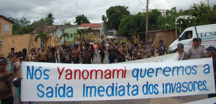 Protesto da tribo Yanomami contra a invasão ilegal de suas terras