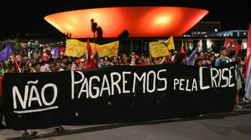 Manifestação de estudantes contra a PEC 241 na esplanada dos ministérios. 