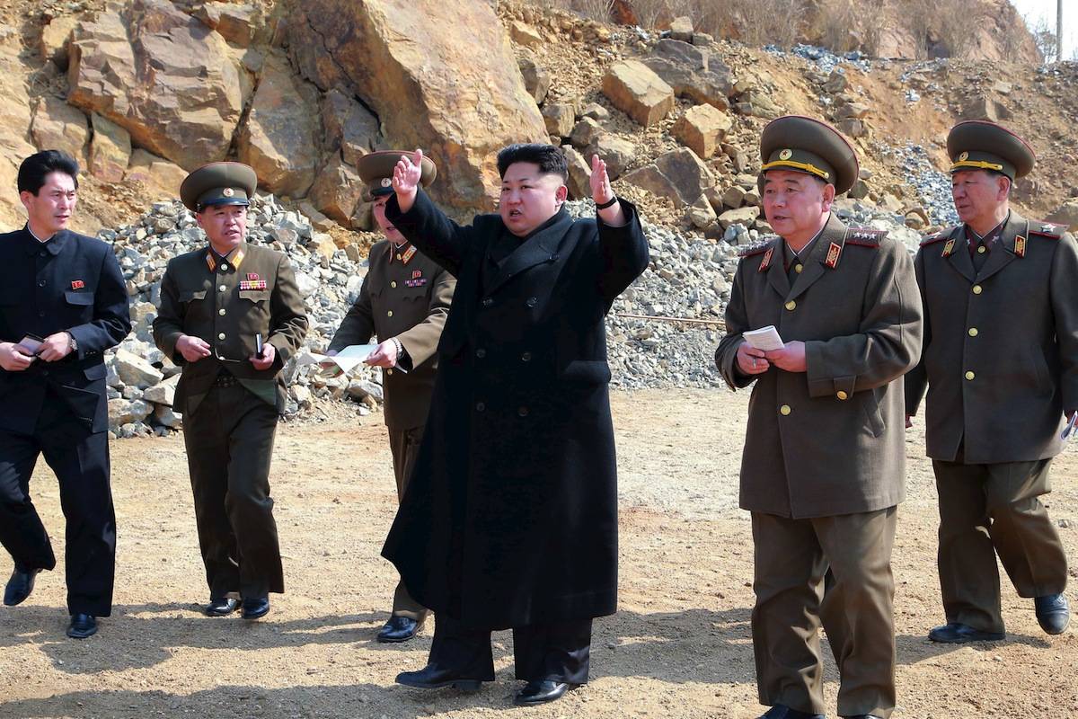 O líder da Coreia do Norte, Kim Jong-un ATTENTION EDITORS - THIS PICTURE WAS PROVIDED BY A THIRD PARTY. REUTERS IS UNABLE TO INDEPENDENTLY VERIFY THE AUTHENTICITY, CONTENT, LOCATION OR DATE OF THIS IMAGE. FOR EDITORIAL USE ONLY. NOT FOR SALE FOR MARKETING OR ADVERTISING CAMPAIGNS. THIS PICTURE IS DISTRIBUTED EXACTLY AS RECEIVED BY REUTERS, AS A SERVICE TO CLIENTS. NO THIRD PARTY SALES. SOUTH KOREA OUT. NO COMMERCIAL OR EDITORIAL SALES IN SOUTH KOREA.