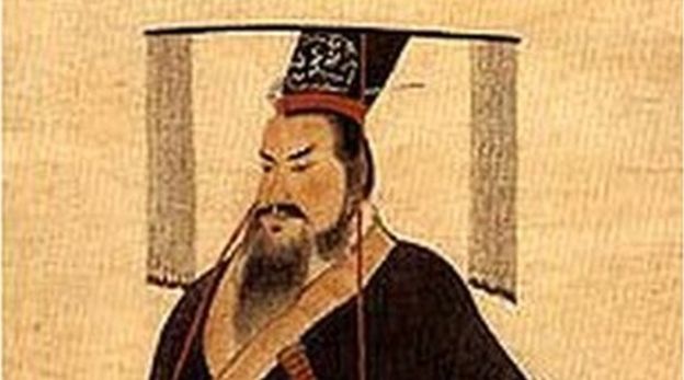 Qin Shi Huang viveu entre 259-210 a.C. e se tornou o Primeiro Imperador da China