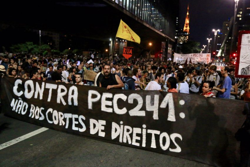 Protesto contra a PEC 241 na avenida Paulista