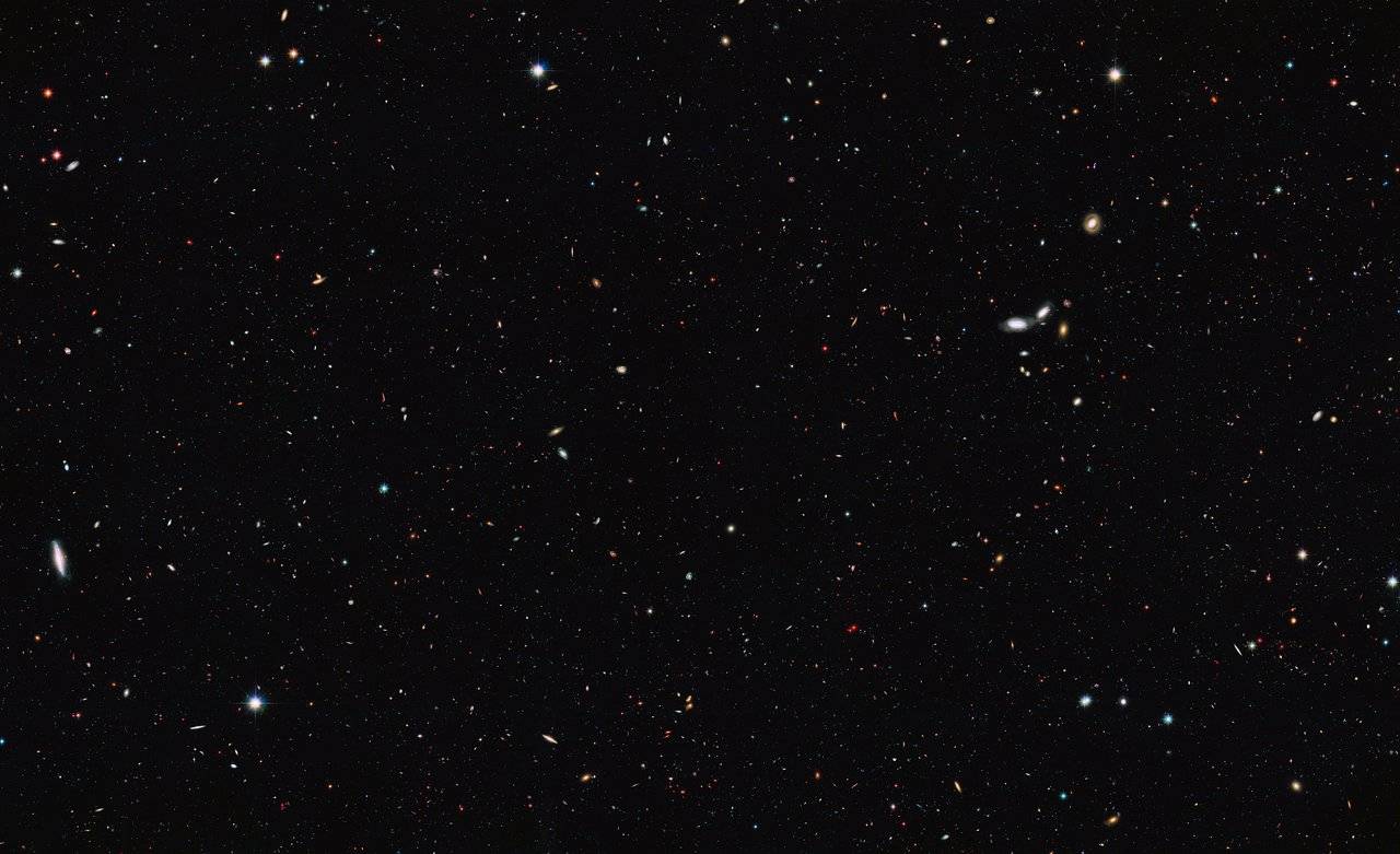 Os astrônomos usaram dados dos observatórios GOODS para recalcular o número total de galáxias do Unievrso
