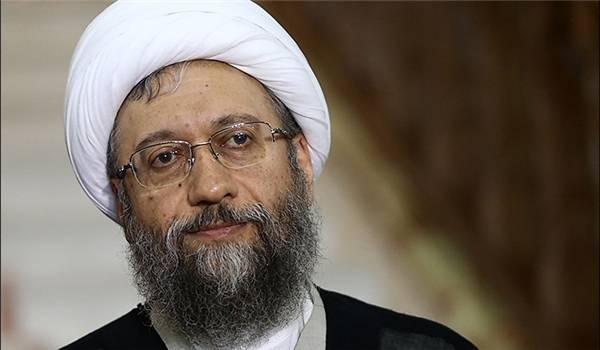 Chefe do Poder Judiciário, o aiatolá Sadeq Amoli-Larijani fez ameaça velada contra cooperação com "mídia hostil" 