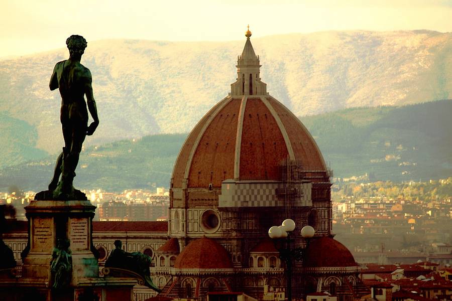 Réplica da estátua de David, de Miguel Angelo, na Piazza della Signoria, em Florença. A original está na  Accademia Gallery, e está em perigo