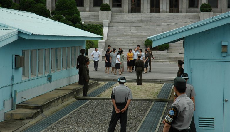 Famílias na fronteira entre a Coreia do Norte e a do Sul em Panmunjom, na Zona Desmilitarizada da Coreia