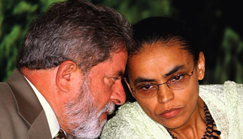 O ex-presidente Luiz Inácio Lula da Silva conversa com a ex-ministra do Meio Ambiente, Marina Silva