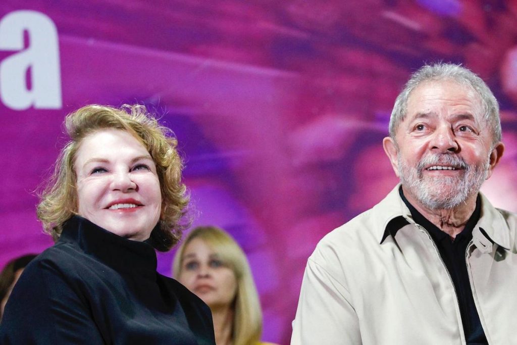 O ex-presidente Luiz Inácio Lula da Silva e a ex-primeira-dama, Marisa Letícia (esq)