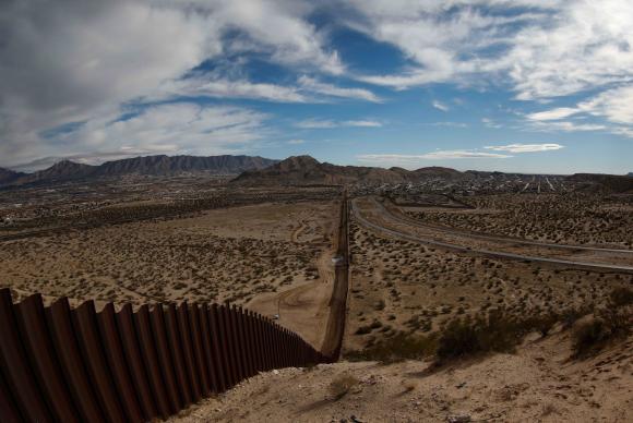 Muro na fronteira entre os Estados Unidos e o México