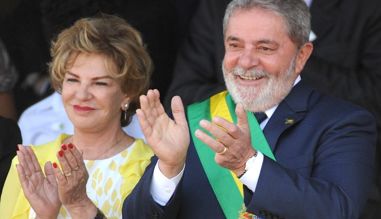 O presidente Luiz Inácio Lula da Silva e a primeira-dama, Marisa Letícia (esq)