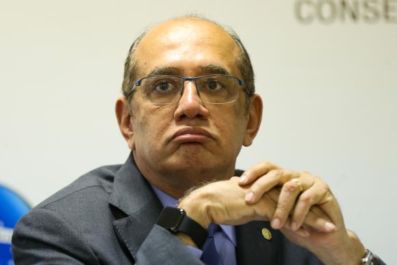 O ministro Gilmar Mendes, do Supremo Tribunal Federal (STF), defendeu hoje (25) a solução “mais institucional possível” para a relatoria da Operação Lava Jato na Corte
