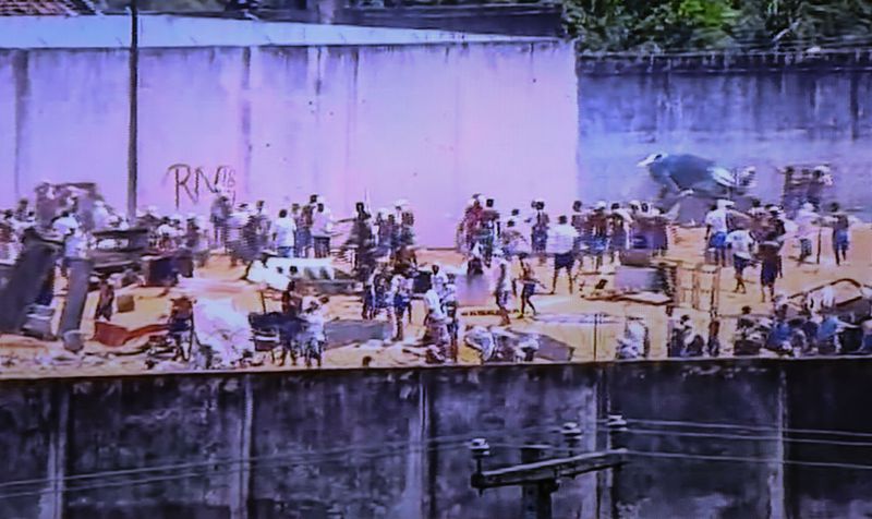 Detentos de Alcaçuz entram em confronto batalhão de choque da Polícia Militar na Penitenciária Estadual de Alcaçuz, localizada na região metropolitana de Natal (RN)