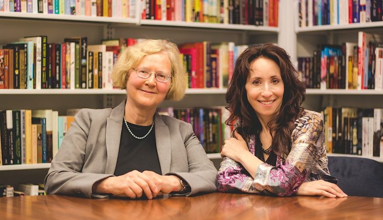  Elizabeth Blackburn (esq) e Elissa Epel, autoras de "The Telomere Effect"