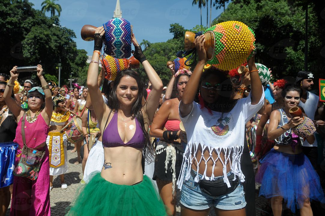 O bloco Mulheres Rodadas, do carnaval não oficial do Rio, é um dos que retiraram do repertório letras polêmicas