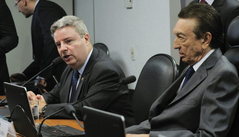 Edison Lobão (PMDB-MA) e Antônio Anastasia (PSDB-MG) foram confirmados como presidente e vice-presidente da CCJ