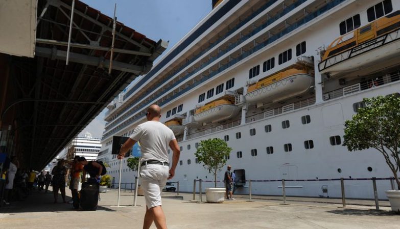 Aproximadamente 20 mil turistas desembarcam de seis transatlânticos no Pier Mauá, zona portuária