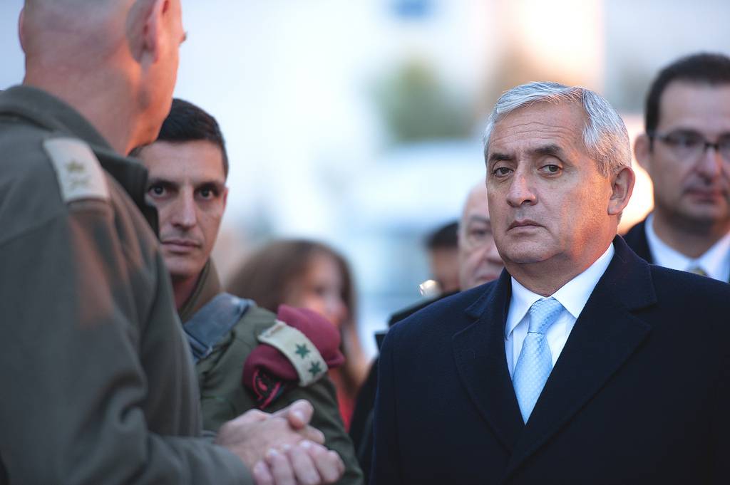 Presidente da Guatemala renuncia após mandato de prisão 