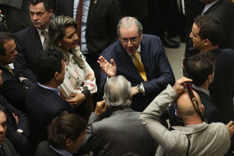 O plenário da Câmara dos Deputados aprovou por 450 a favor, 10 contra e 9 abstenções a cassação do mandato do deputado afastado Eduardo Cunha