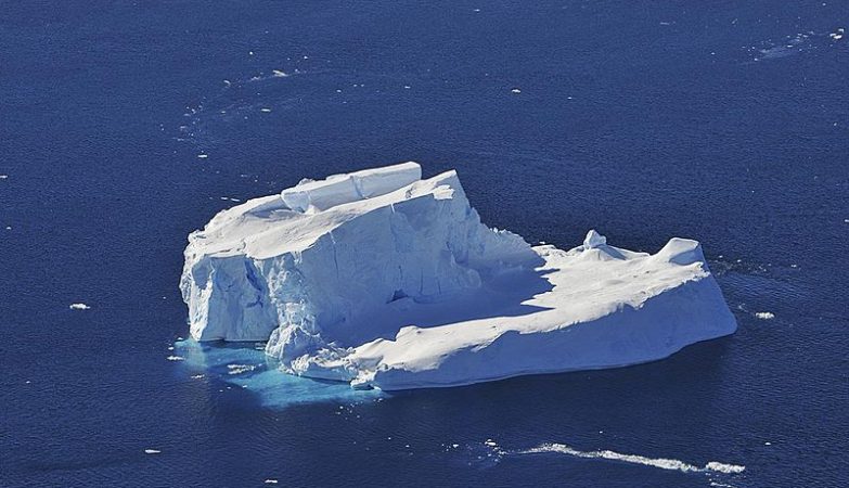 Iceberg à deriva no Mar de Amundsen, na Antártida