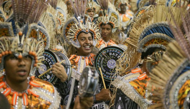 São Paulo - Desfile da Escola de Samba Acadêmicos do Tatuapé durante o primeiro dia dos desfiles das escolas de samba do grupo especial de São Paulo