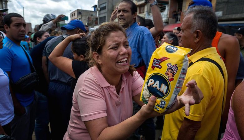 Venezuelanos protestam contra a falta de alimentos e produtos básicos em Catia, Caracas