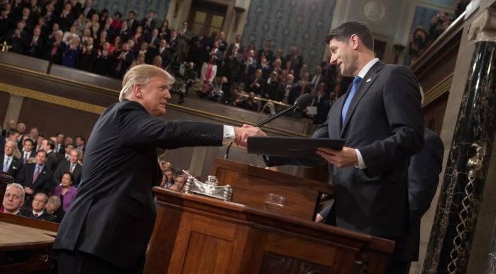 Republicanos falham os votos necessários e adiam votação de reforma da saúde