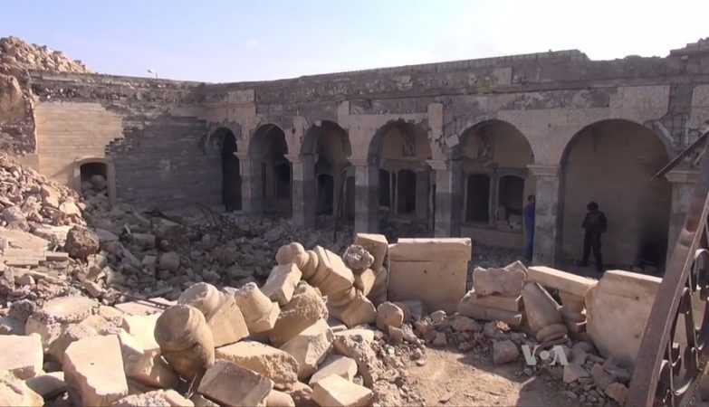 Ruínas da mesquita sunita, onde estava o Templo de Jonas, em Mosul, destruída pelo EI em 2014