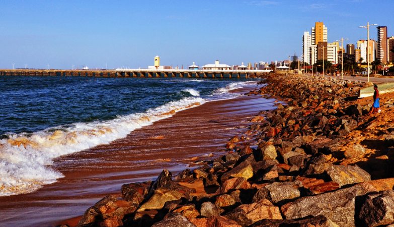 A capital do Ceará, Fortaleza, é uma das capitais nordestinas interessadas em transformar a água do mar em água para beber