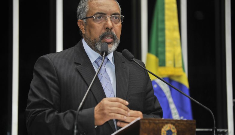 O senador Paulo Paim, presidente da CPI da Previdência