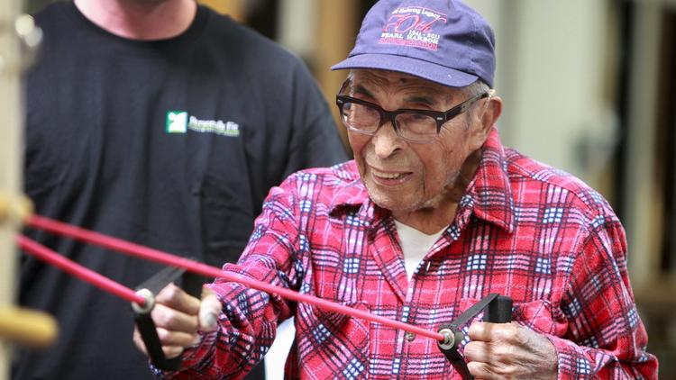 Aos 103 anos, Raymundo Chávez se mantém em forma no Ginásio