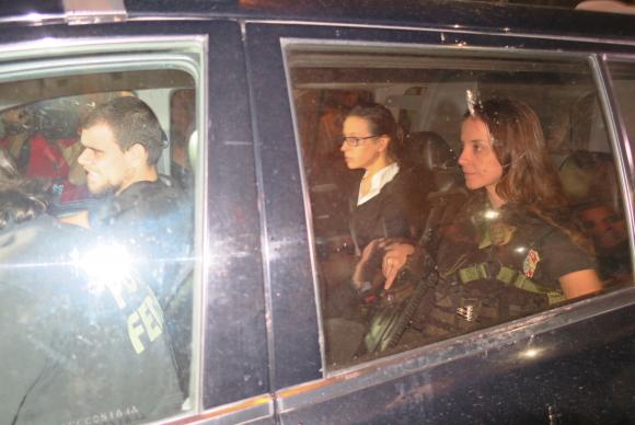 Ex-primeira-dama Adriana Ancelmo chega em sua casa, no Leblon, onde cumpre prisão domiciliar