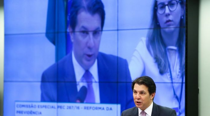 Comissão começa a discutir relatório da reforma da Previdência; votação pode acontecer na próxima semana