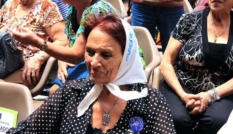 A ativista argentina Taty Almeida, militante da organização Madres de Plaza de Mayo