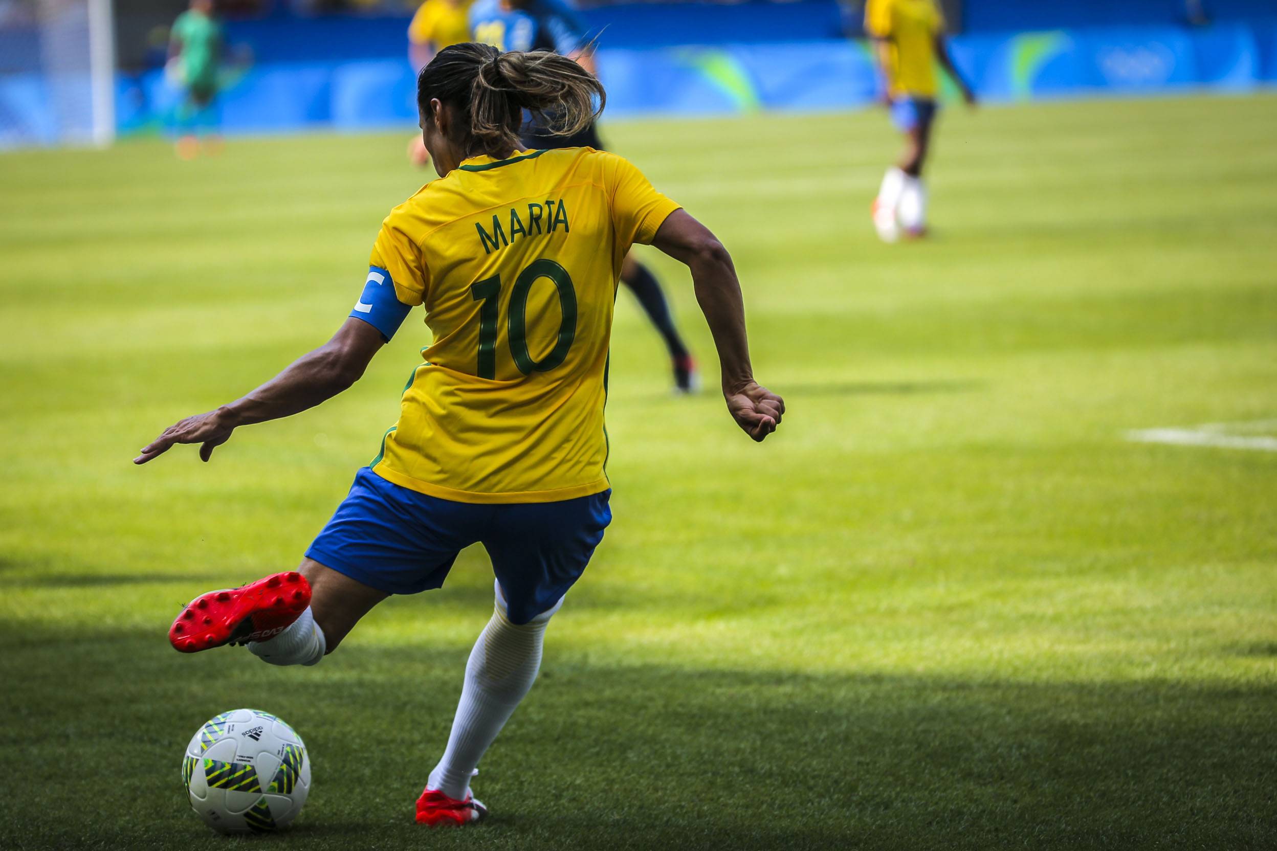 Lei de incentivo ao futebol feminino é aprovada no Rio ...