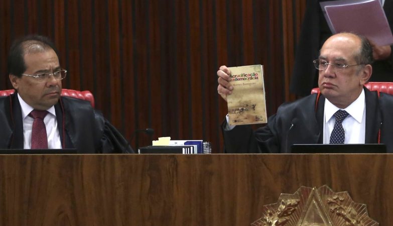 O presidente do TSE, ministro Gilmar Mendes, na retomada do julgamento da ação em que o PSDB pede a cassação da chapa Dilma-Temer