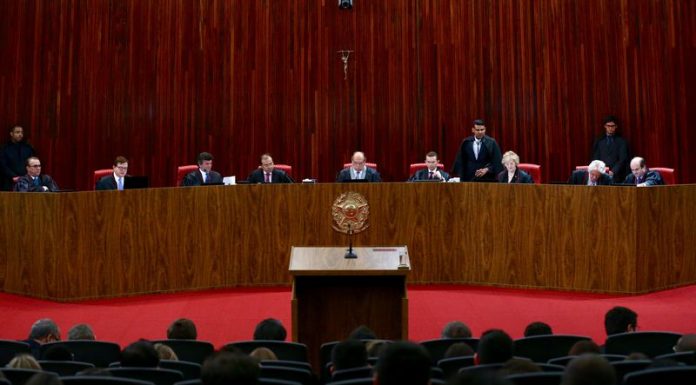 Defesas de Temer e de Dilma consideram primeiro dia de julgamento satisfatório