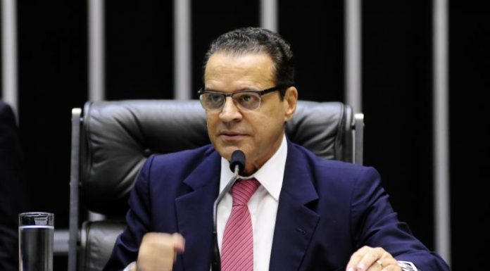 Henrique Eduardo Alves recebeu propina de 4 empreiteiras, diz investigação