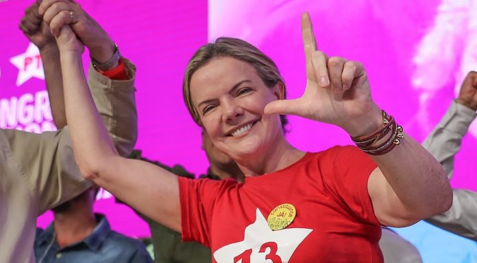 Gleisi Hoffmann é eleita presidente do PT pelos próximos dois anos