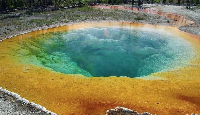 A lagoa de Morning Glory, no Parque Nacional de Yellowstone, EUA. Erupções de água quente à superfície são indícios da enorme câmara de magma no subsolo