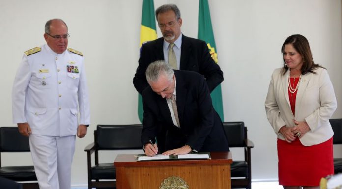 Temer sanciona lei que garante às mulheres acesso a todos os cargos da Marinha