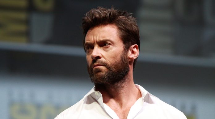 Hugh Jackman apoia menina vítima de bullying: “Eu sou seu amigo”