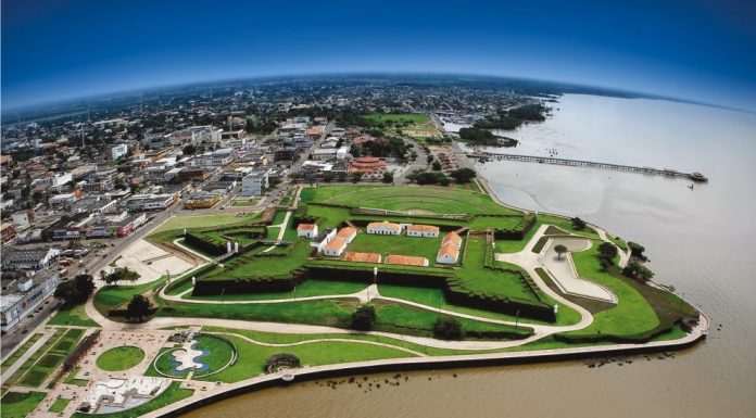 Abastecido por balsas, Amapá passa à margem da crise dos combustíveis