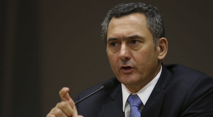 Apesar de petróleo 35% mais barato, Guardia afirma não haver disponibilidade para mais reduções nos combustíveis