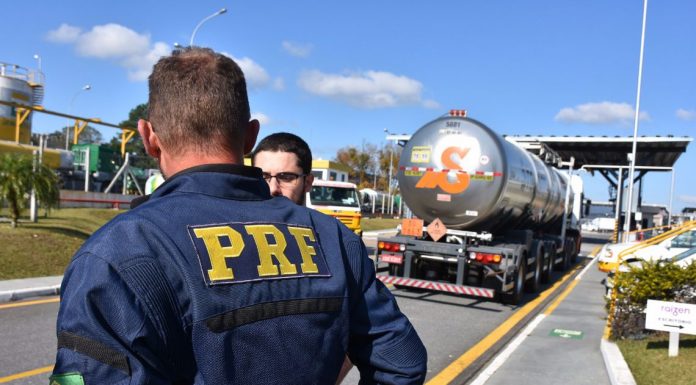 Com acordo, caminhoneiros mantêm protestos nas rodovias federais