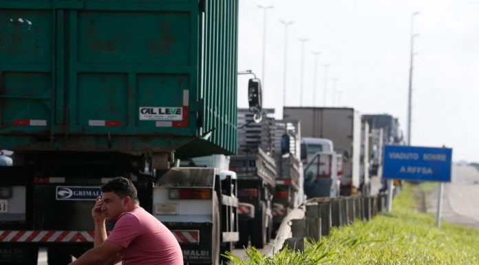 Governo cede e reduz preço do diesel; mas pode aumentar outros tributos para compensar