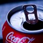 Polícia investiga dejetos humanos em latas de Coca-Cola