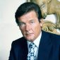 Morre Roger Moore, ator de "007", aos 89 anos