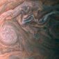 Nasa divulga imagens de furacões do tamanho da Terra em Júpiter