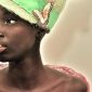 Menina refugiada virou top model nos EUA e ajuda crianças em sua terra natal