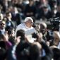 Papa questiona fé de cristãos que consultam horóscopos e cartomantes